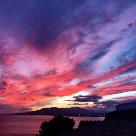 Ole Hostels Malaga Zambrano エクステリア 写真