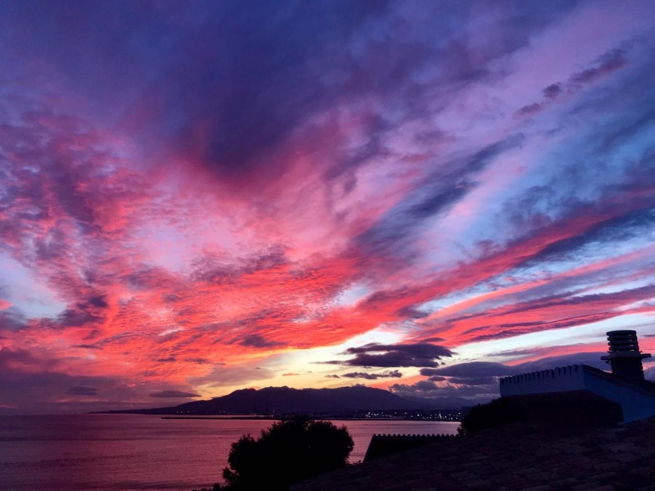 Ole Hostels Malaga Zambrano エクステリア 写真